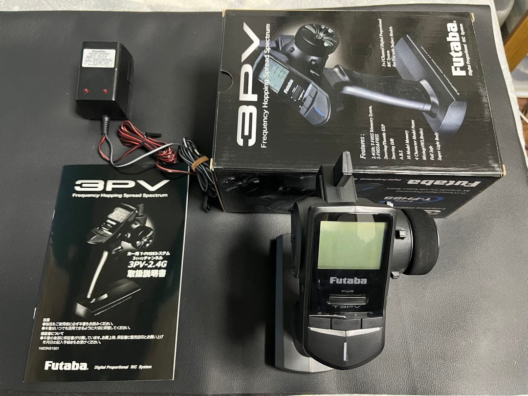 3PV フタバ　送信機、　純正充電器セット