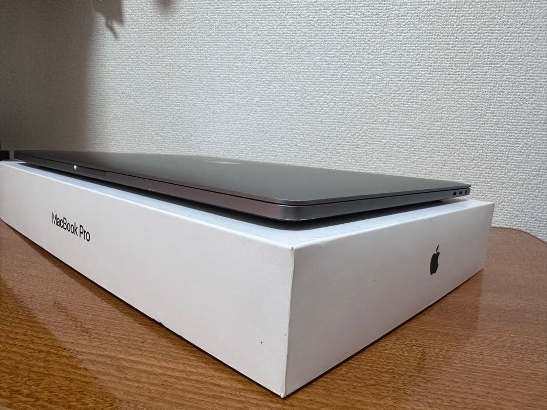 Macbook Pro 15インチ 2018 i7 512GB