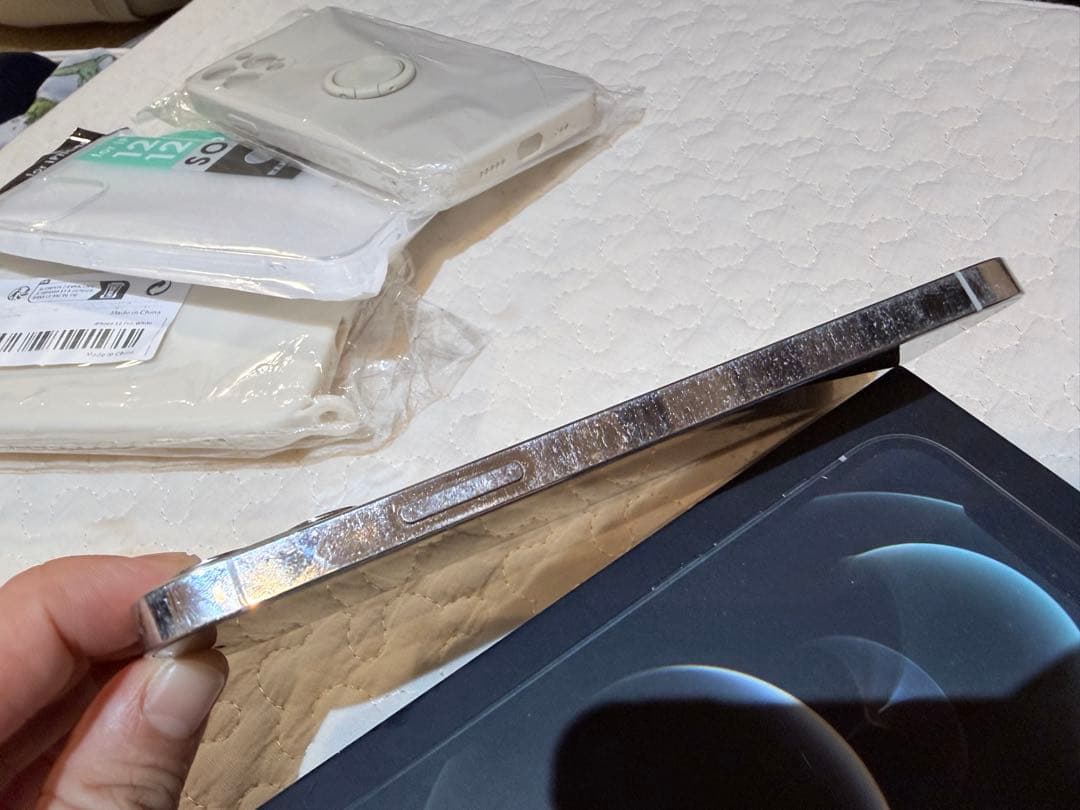 Apple iPhone 12 Pro 256GB ホワイト おまけケース付き