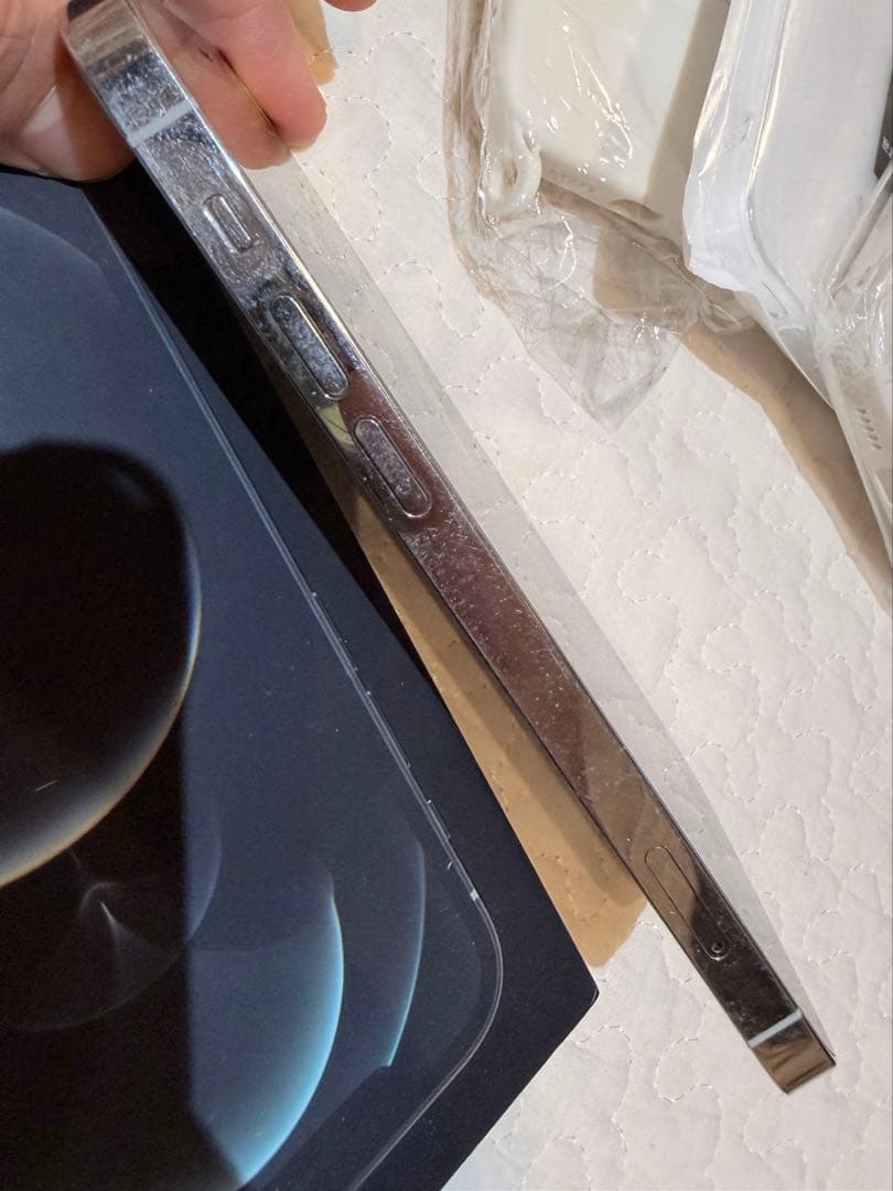 Apple iPhone 12 Pro 256GB ホワイト おまけケース付き