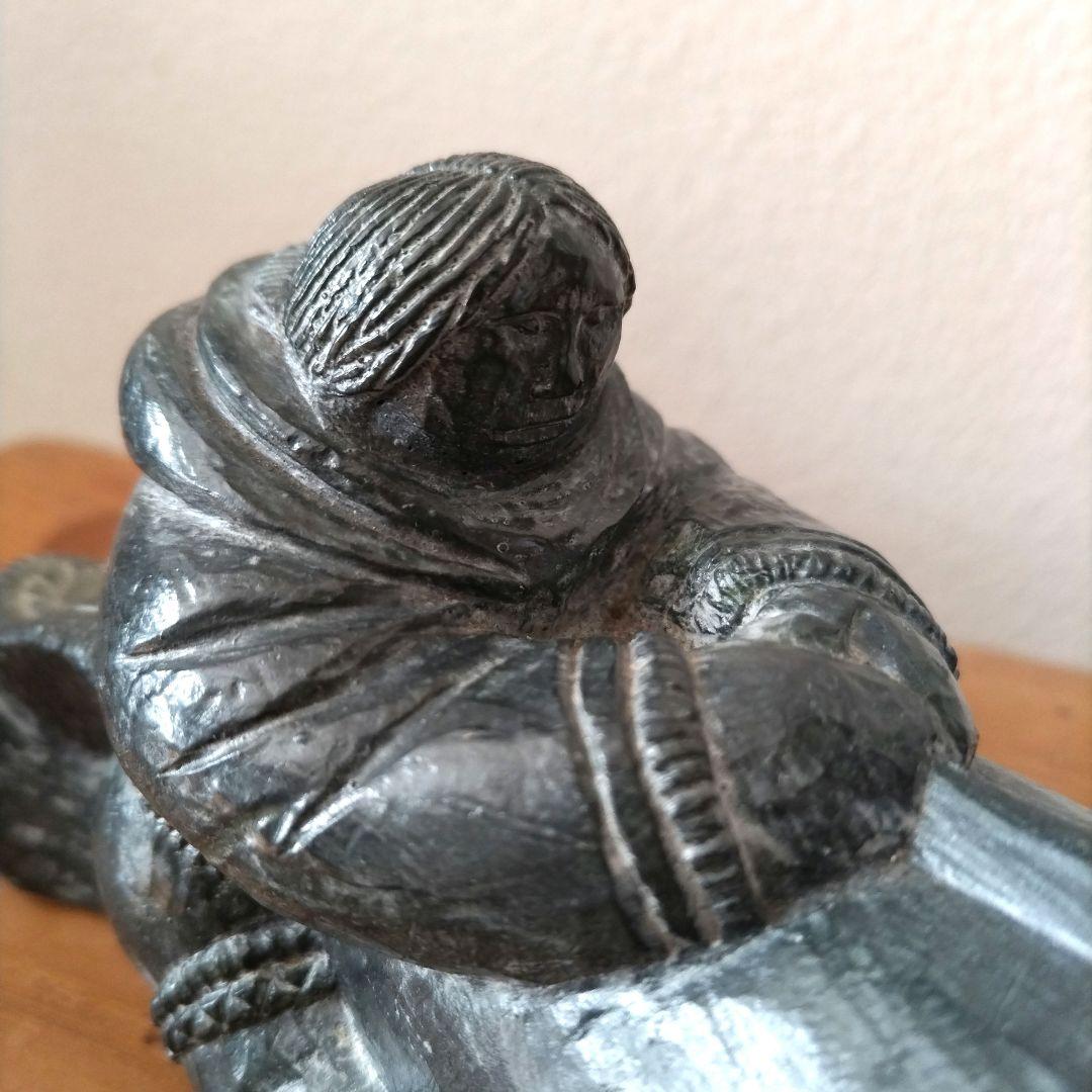 イヌイット　ソープストーン彫刻　A WOLF ORIGINAL