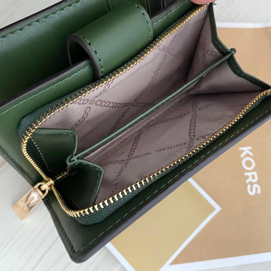 新品 MICHAEL KORS 折り財布　アマゾングリーン 二つ折り財布