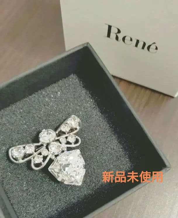 René 蜂モチーフブローチ　新品未使用