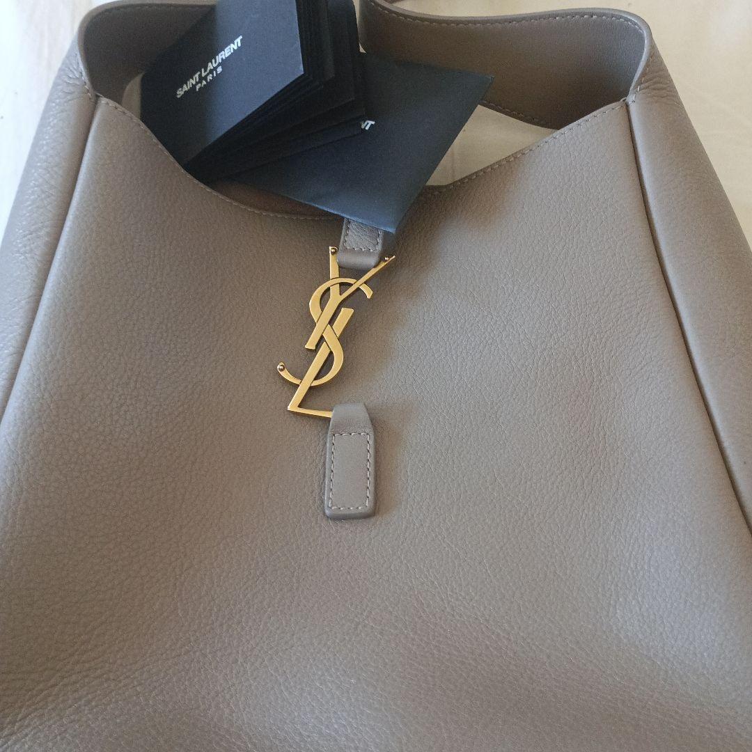 Saint Laurent ライトグレー ハンドバッグ