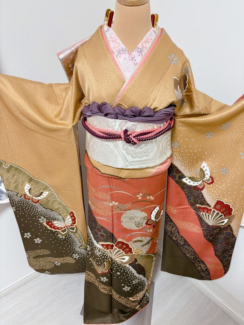 正絹振袖フルセット　豪華金彩　縁起柄金色 オレンジ 蝶模様　成人式