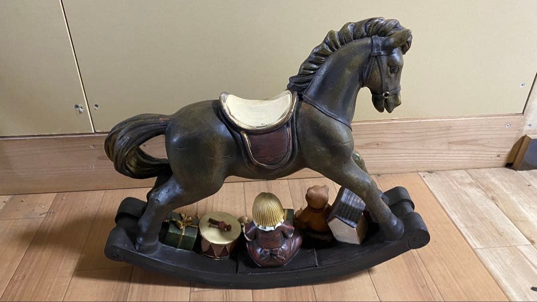 木製ロッキングホース 子供とおもちゃ付き