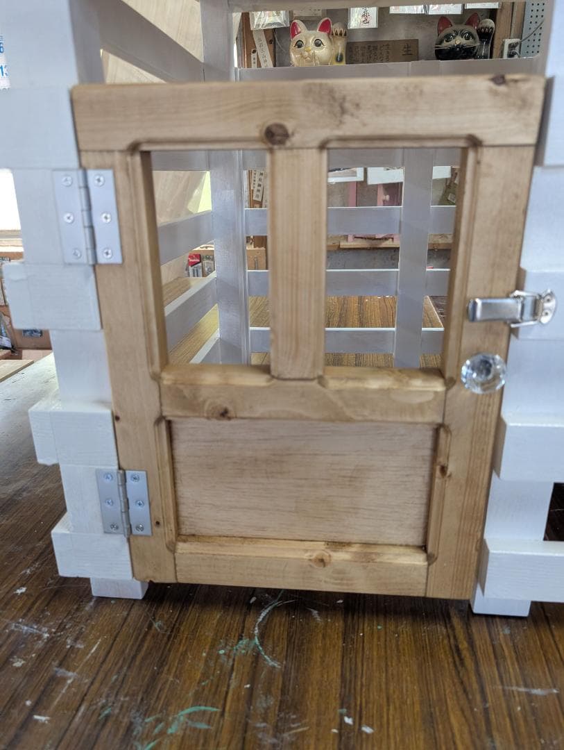 木製犬小屋 ホワイトとグリーンストライプ