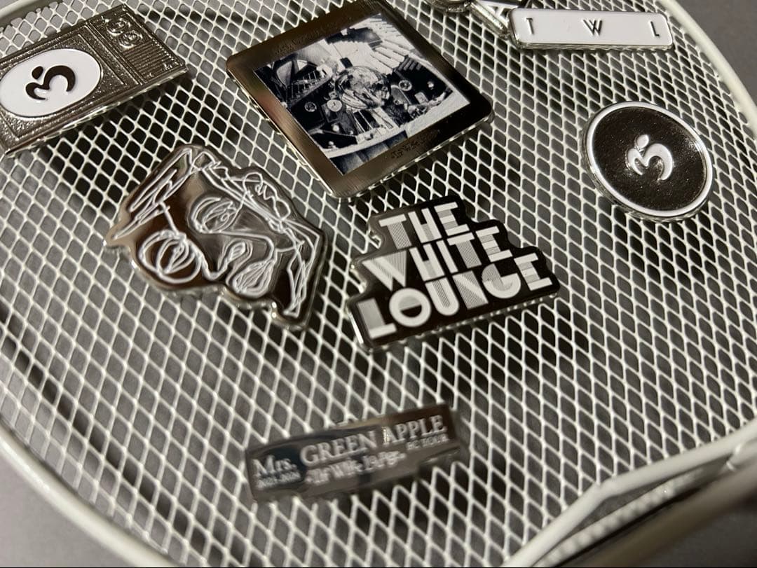 Mrs.GREENAPPLE ホワイトラウンジ　ピンバッジ