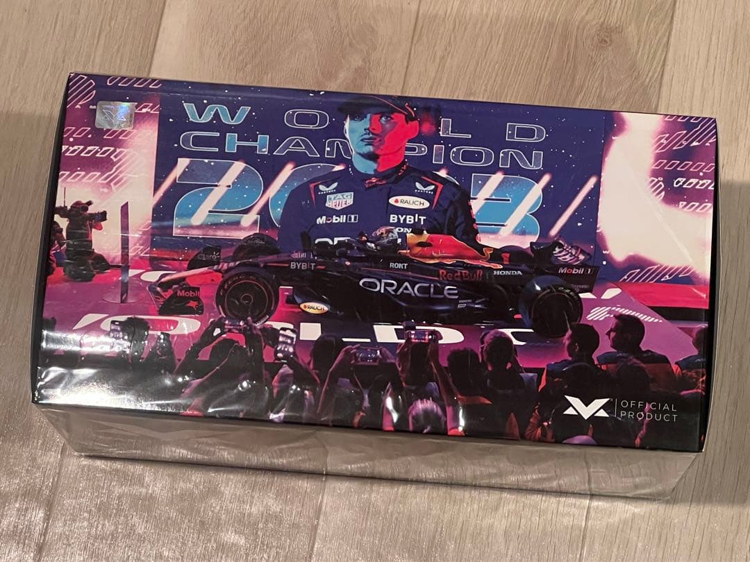 フェルスタッペン別注 ミニチャンプス 1/18 レッドブル RB19