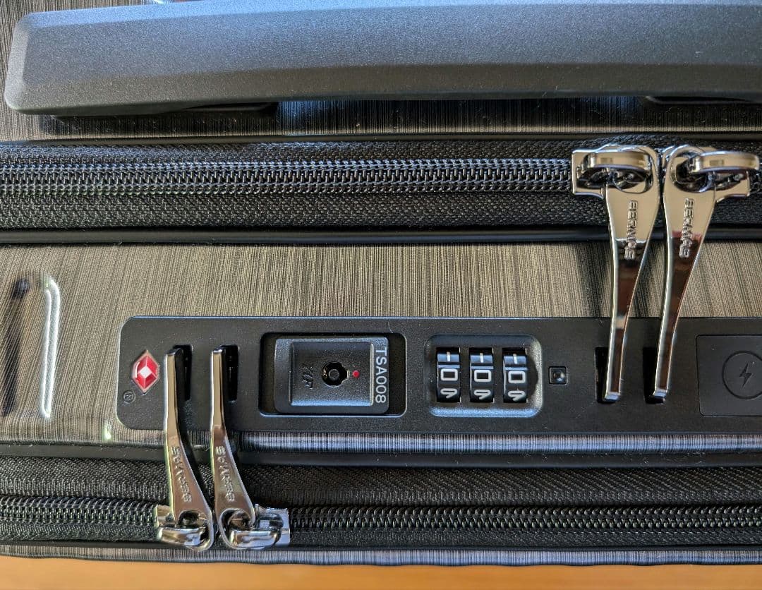 BERMAS☆インターシティ　ロッカー　機内持ち込み　22L