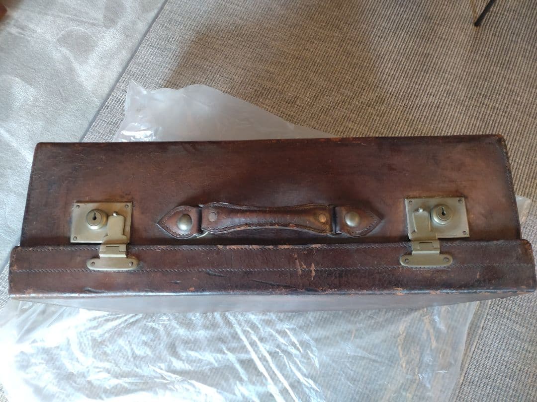 アンティーク ブラウンレザーケース