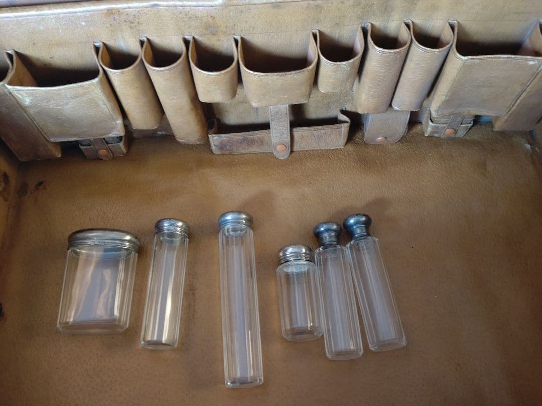 アンティーク ブラウンレザーケース