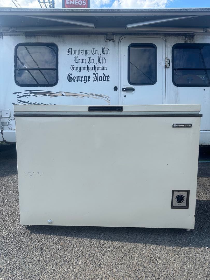 ナショナル（現パナソニック）製の業務用冷凍庫NR-261FC