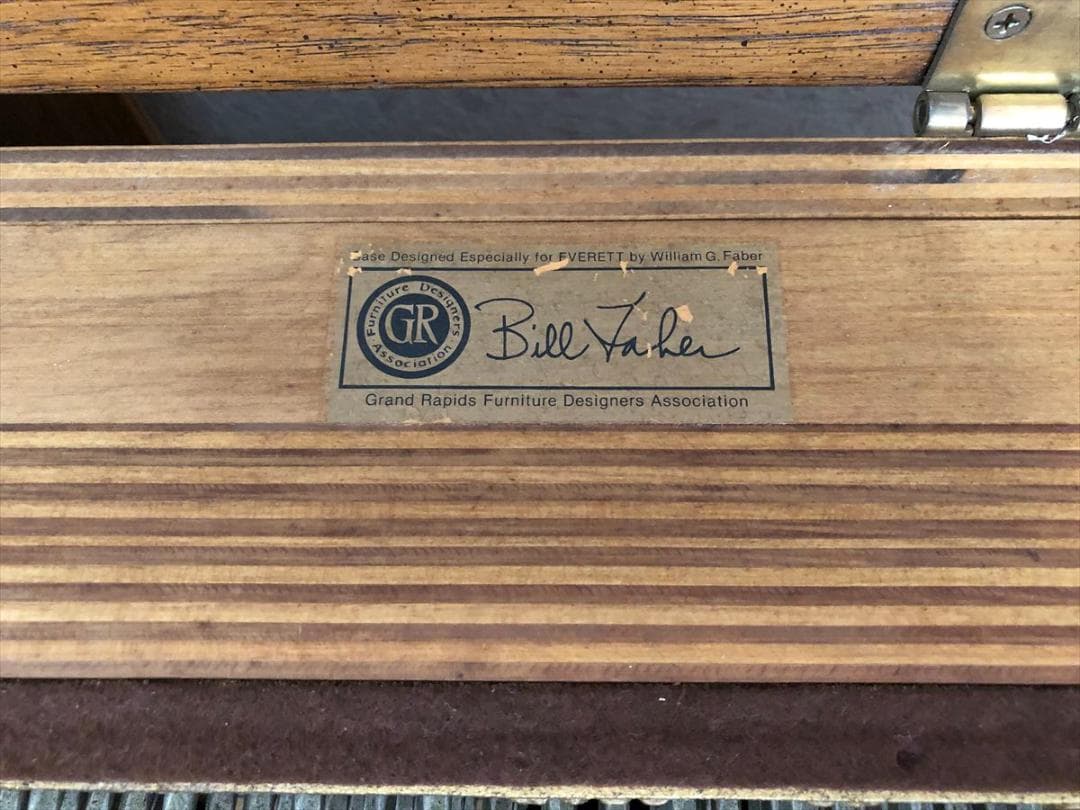 アメリカ製　アップライトピアノ　EVERETT エヴェレット　現状渡し　椅子付き