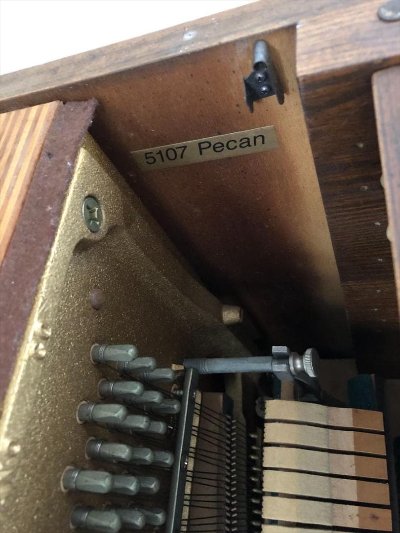 アメリカ製　アップライトピアノ　EVERETT エヴェレット　現状渡し　椅子付き