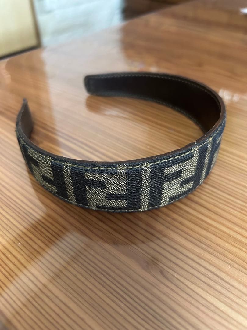 FENDIカチューシャ