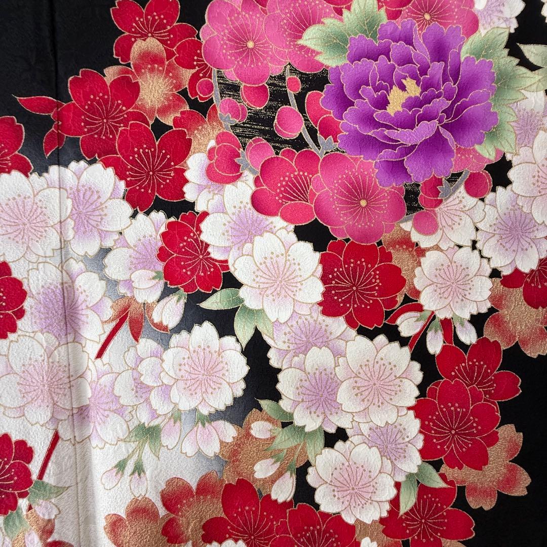 超美品　正絹　現代振袖　成人式　着物168 黒　刺繍　黒　白　赤　ピンク　黒