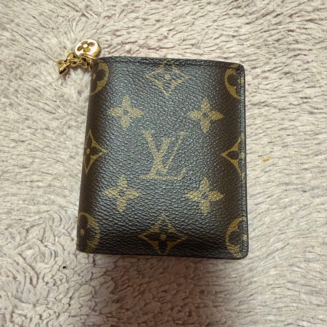【本日限定価格】Louis Vuitton ルイヴィトン チャーム付き 財布