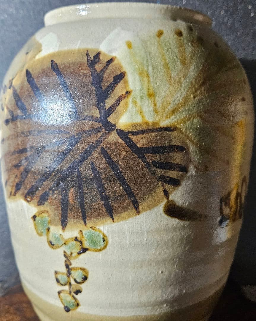 日本工芸会正会員　益子焼　名工　 武田敏男作　白釉鉄釉緑釉　葡萄文 花瓶　共箱