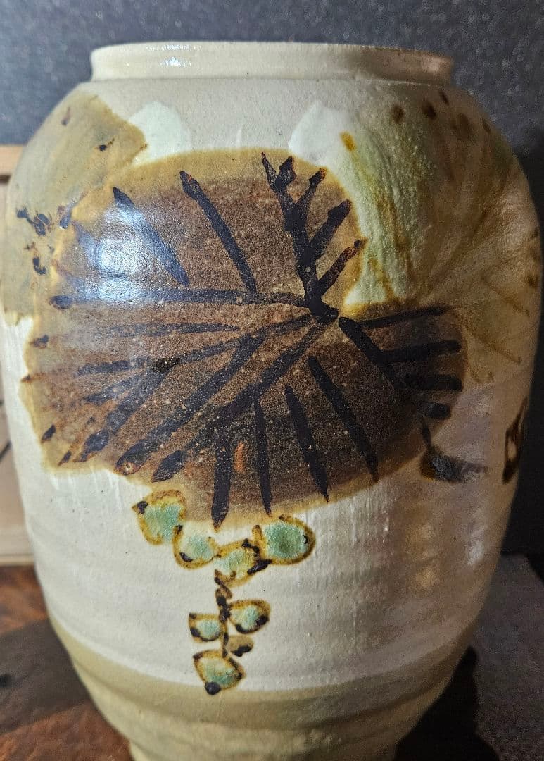 日本工芸会正会員　益子焼　名工　 武田敏男作　白釉鉄釉緑釉　葡萄文 花瓶　共箱