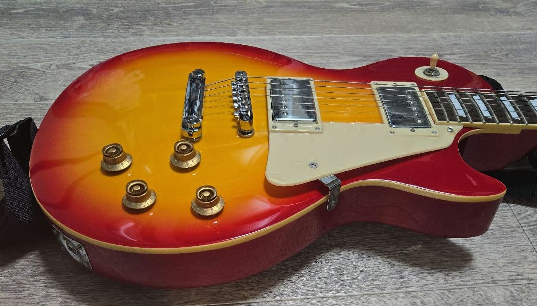 B*u様 Photogenic エレキギター サンバースト