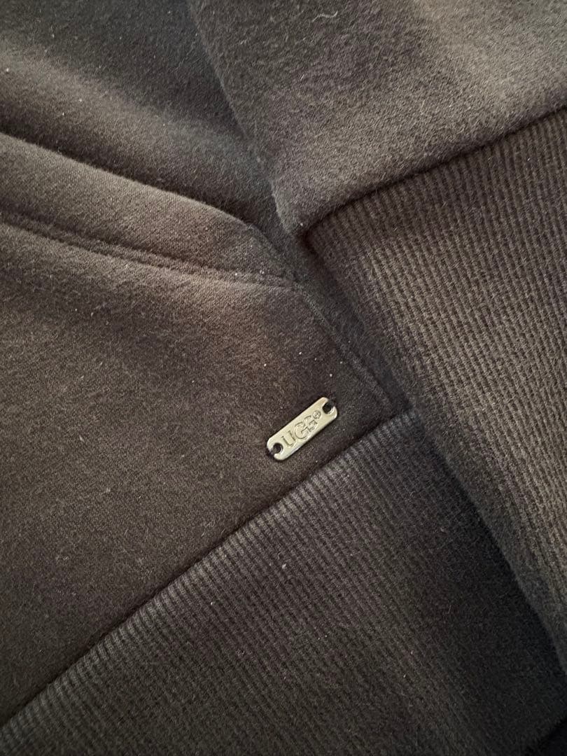 黝*様 UGG ハイネックジャケット　変形ジップ　サムホールarchive op