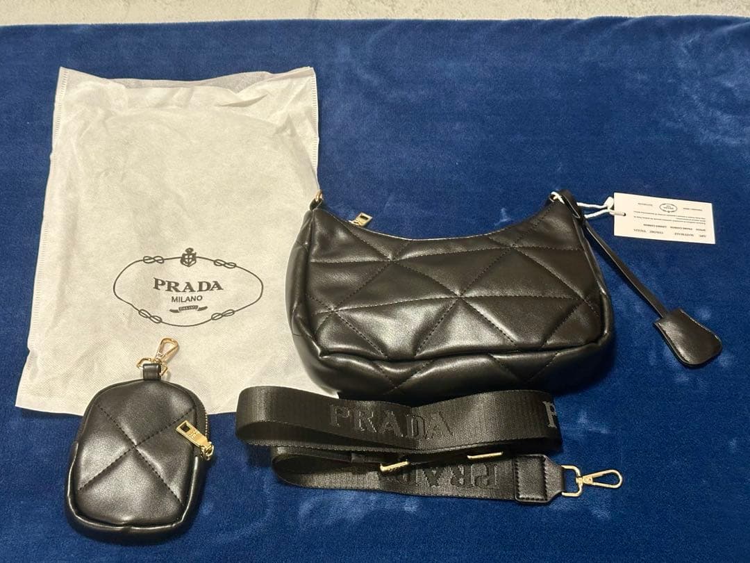 PRADA ノベルティーブラック キルティングショルダーバッグ