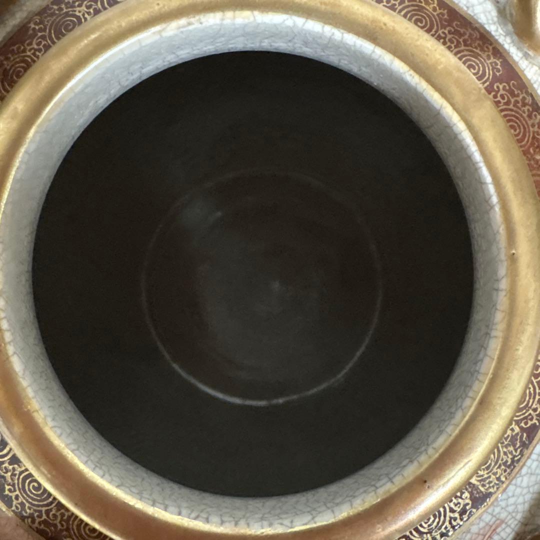 355 赤と白の花柄 陶器の壺　薩摩武山