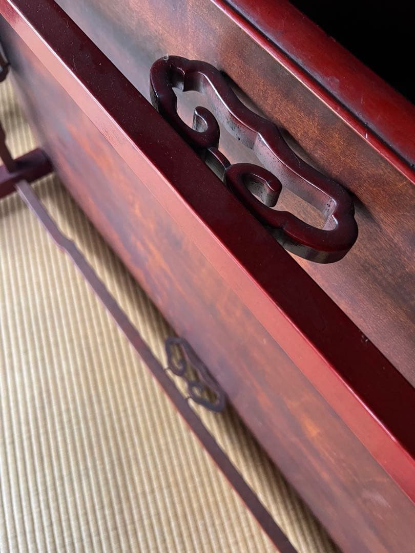 赤い座卓　128x70センチ