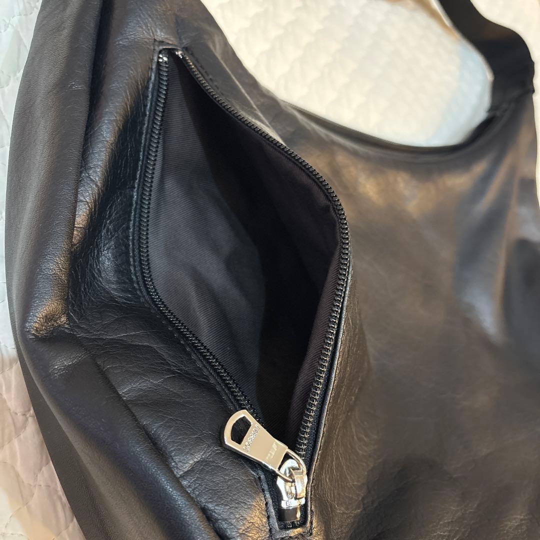 ま*ろ様 ラシット　ブラックレザーショルダーバッグ　russet