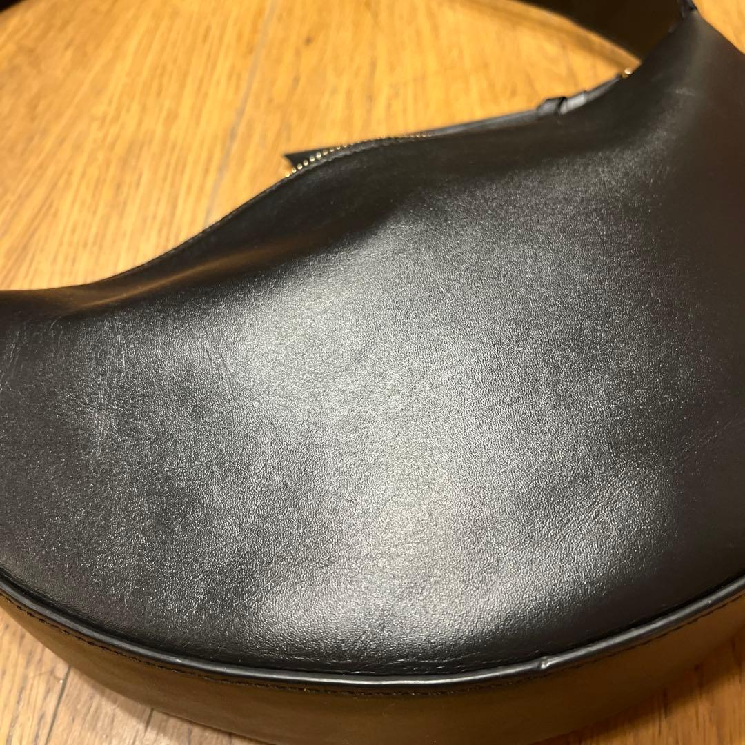 2.718 スリーククロスボディバッグ ブラック