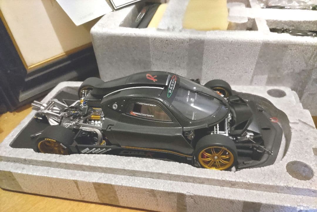 Autoart パガーニ ゾンダR