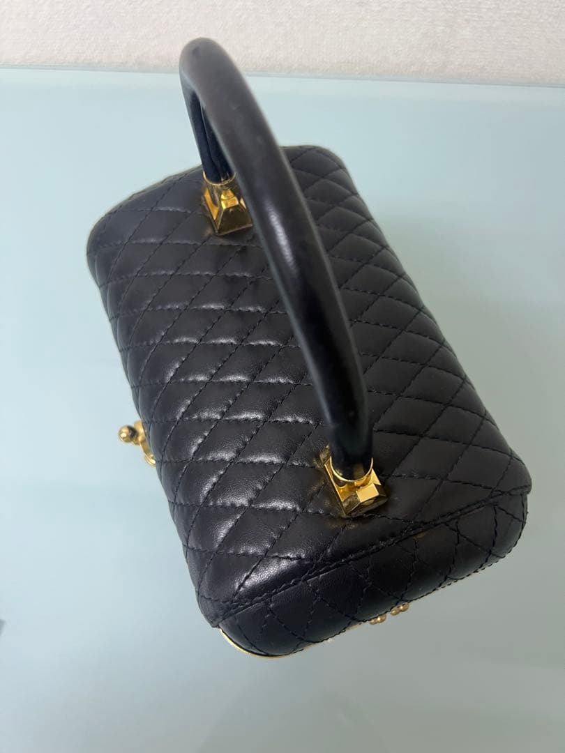 黒いキルティングパーティーバッグ