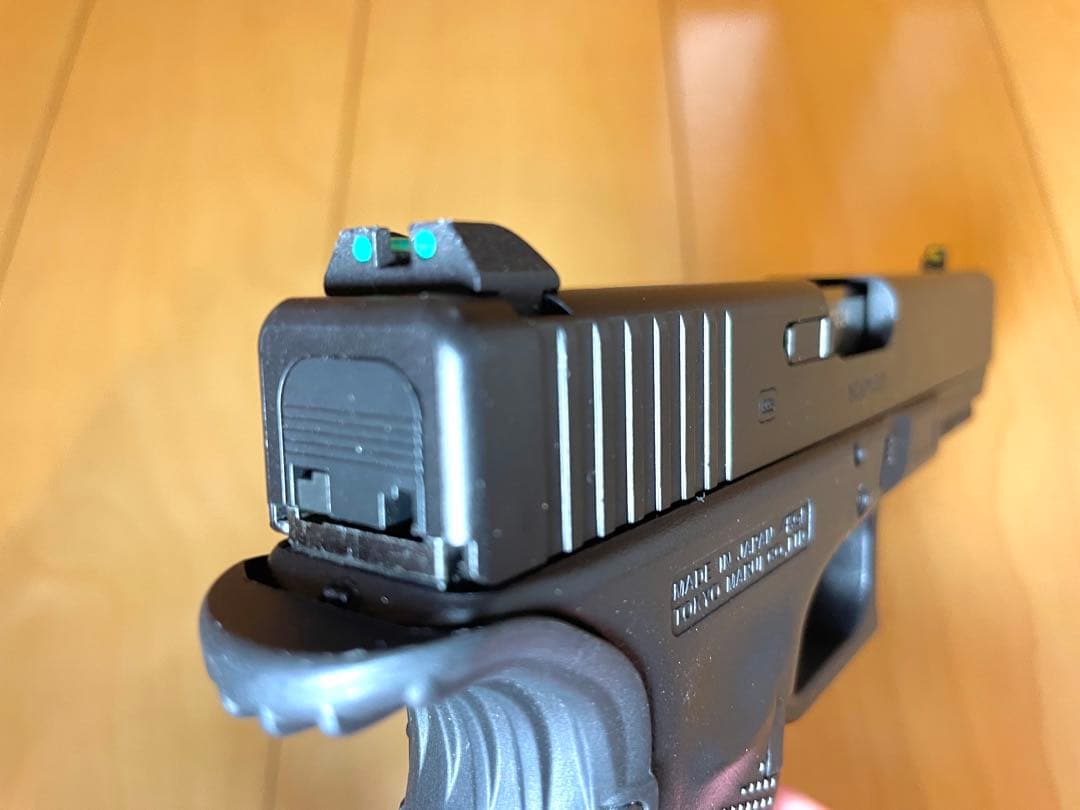 東京マルイ　グロック17 GEN4 カスタムパーツ組込　マガジン2本付　ガスブロ