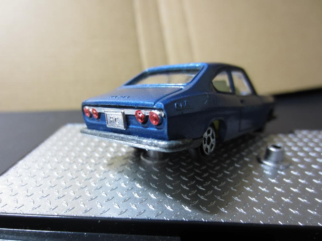 【香港トミカ】マツダ カペラ２ドアクーペ／青／グリル造型あり