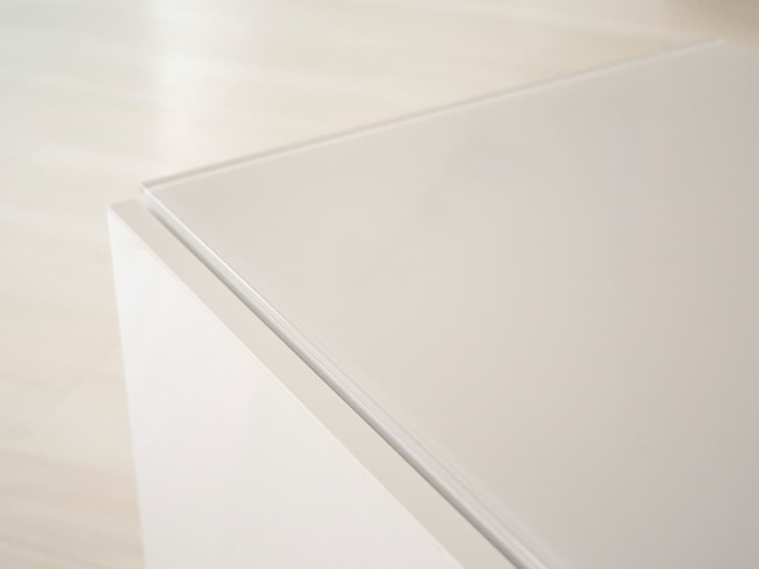 IKEA BESTAベストーローボード　幅120cm　ホワイトガラス天板　美品