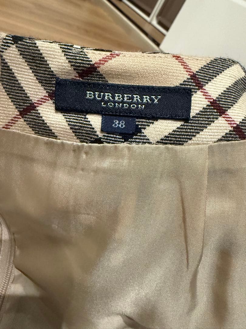 新品未使用　バーバリー　BURBERRY ベージュ　プリーツスカート