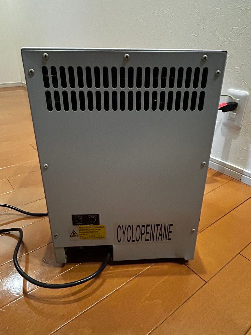 Red Bullレッドブル小型冷蔵庫 限定非売品 ショーケース　実働品　美品