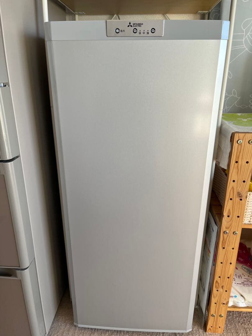 【送料込み】 三菱冷凍庫 121L MF-U21D-S1 美品