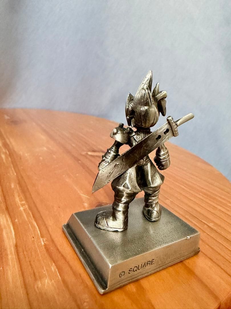 FINAL FANTASY VII クラウド フィギュア