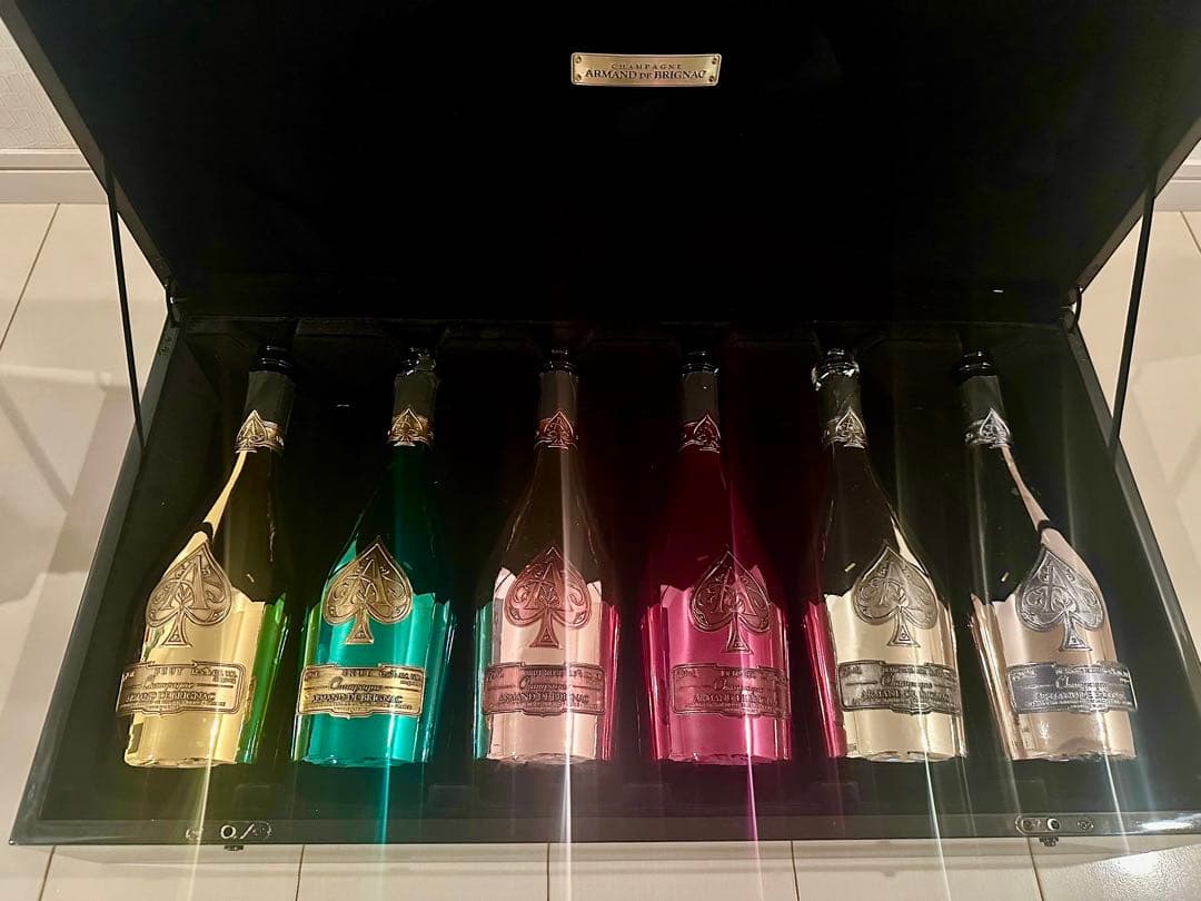 アルマンドアタッシュケース6本空き瓶付き