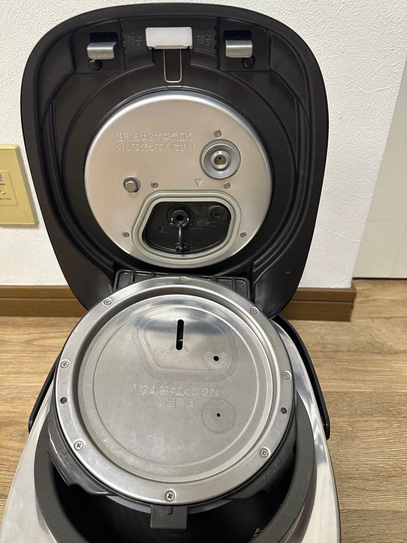 東芝 5.5合 真空圧力IH ジャー炊飯器 RC-10VSP 2020年製