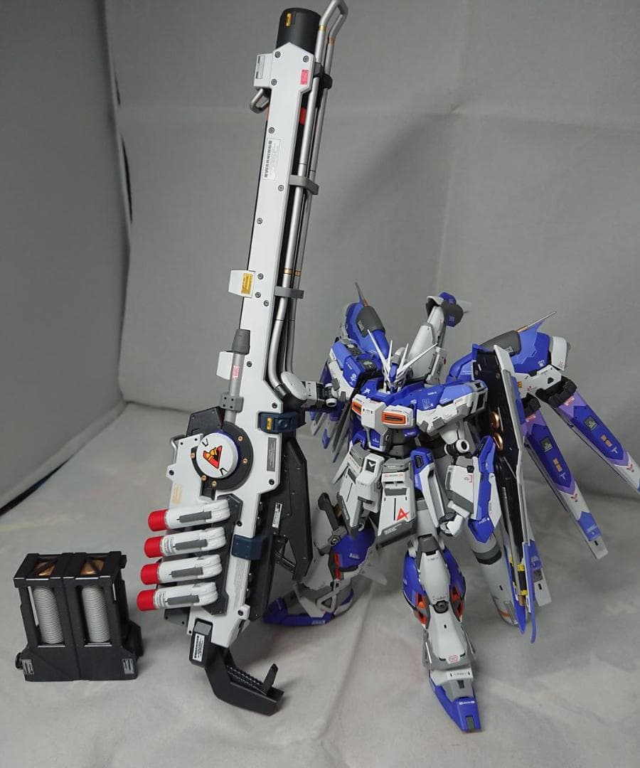 RG Hi-νガンダム＆ハイパー・メガ・バズーカ・ランチャー【塗装済みガンプラ】