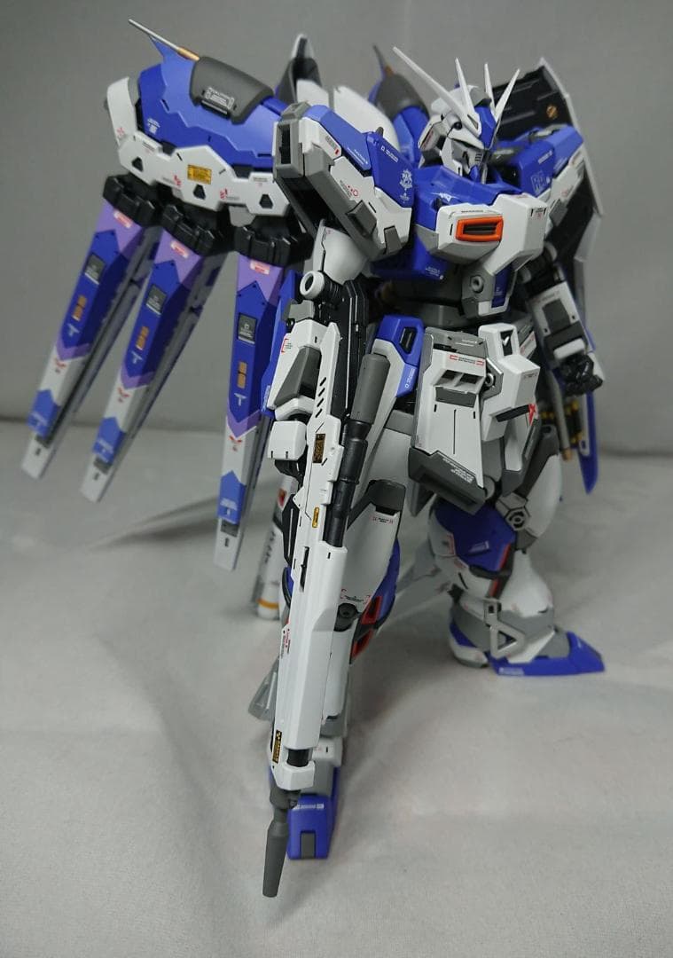 RG Hi-νガンダム＆ハイパー・メガ・バズーカ・ランチャー【塗装済みガンプラ】