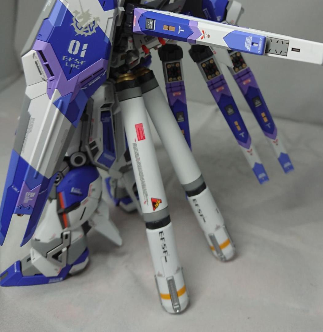 RG Hi-νガンダム＆ハイパー・メガ・バズーカ・ランチャー【塗装済みガンプラ】