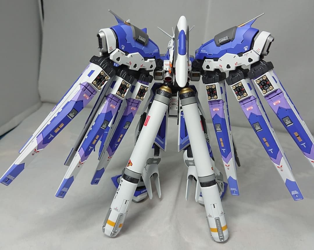 RG Hi-νガンダム＆ハイパー・メガ・バズーカ・ランチャー【塗装済みガンプラ】