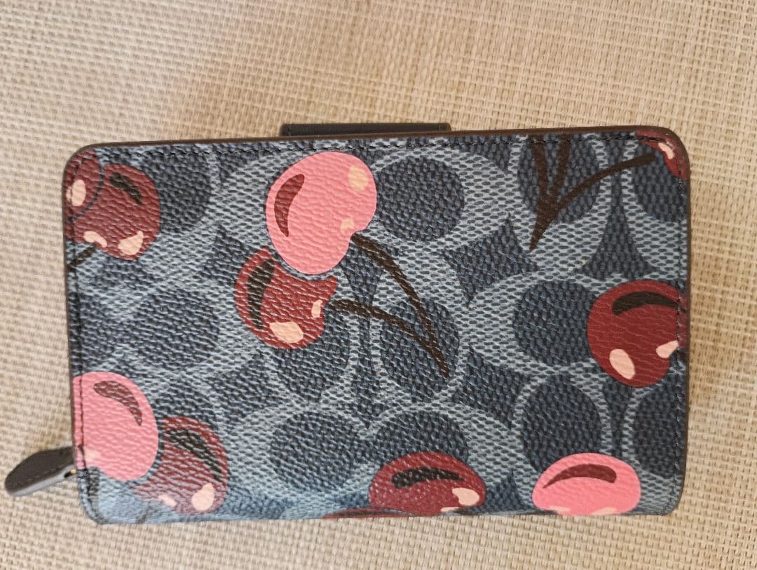 COACH チェリー柄 二つ折り財布