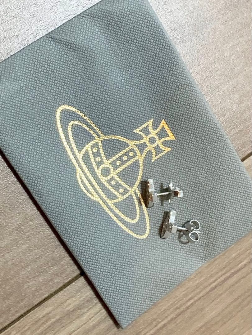 ヴィヴィアンウエストウッド　シルバー925オーブピアス