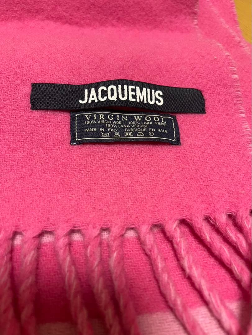 JACQUEMUS ピンク フリンジロゴマフラー　ウール　ジャックムス
