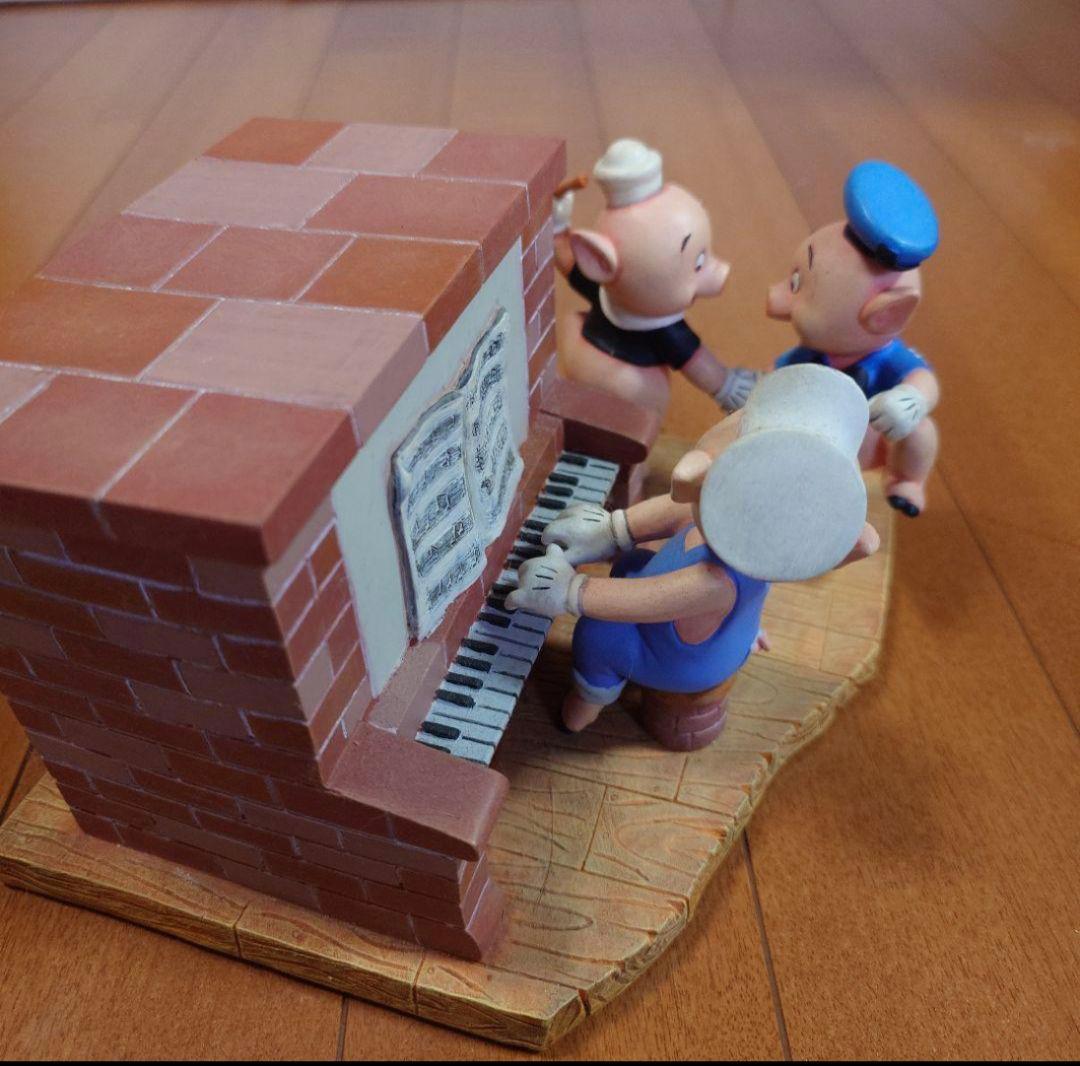 ディズニー ノスタルジアウォッチコレクション クララベル・カウ 三匹の子ぶた